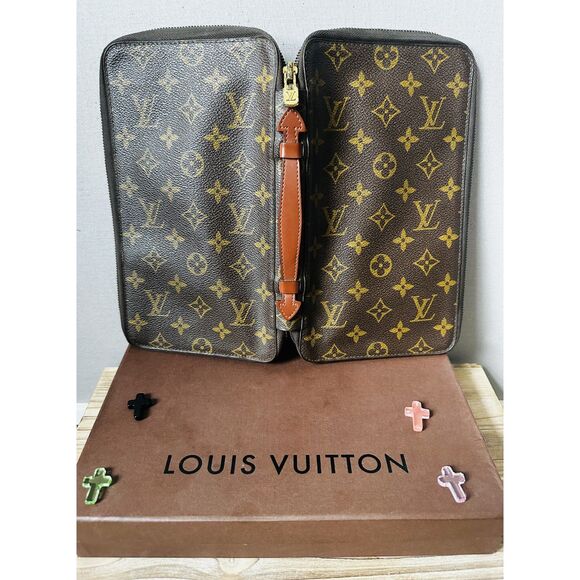 Authentic LOUIS VUITTON Monogram Poche Escapade Organizer Wallet - Picture 3 of 13